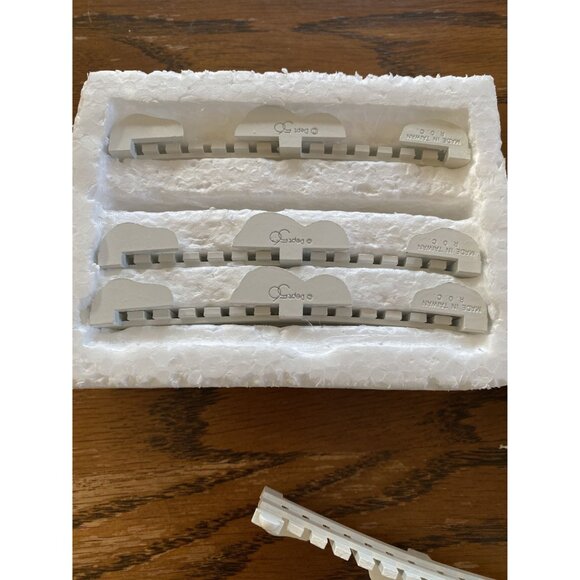 Department 56 Village White Picket Fence Set Of 4 Handpainted Cast Metal - Picture 2 of 6